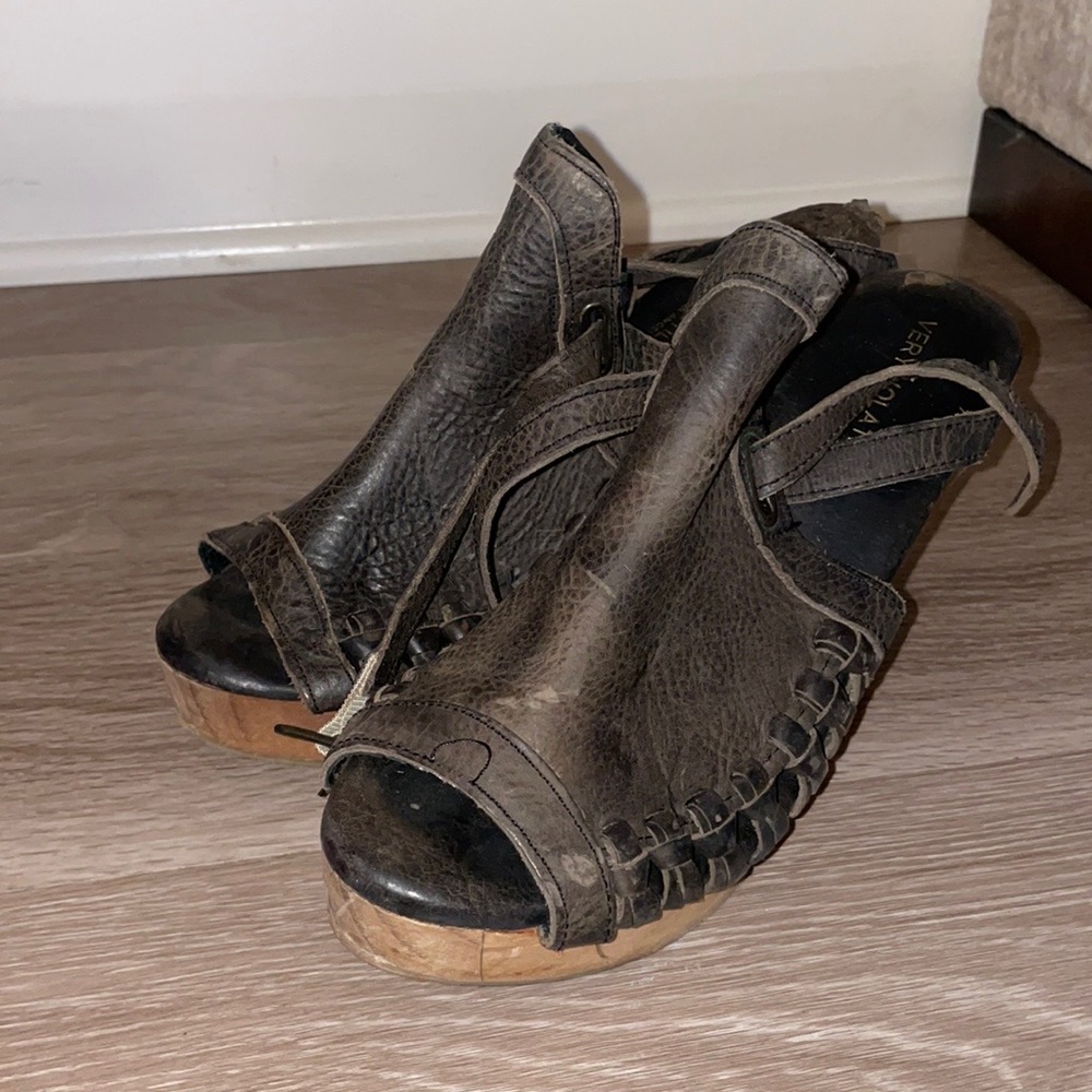 Gray Wedges - image 3